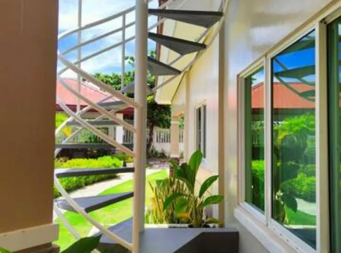 Lodge Cliff Syde 2br Whole Floor, Balcony And Seaviews *
