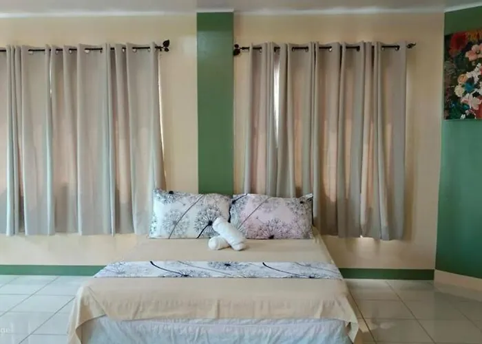 Cliff Syde 2br Whole Floor, Balcony And Seaviews *