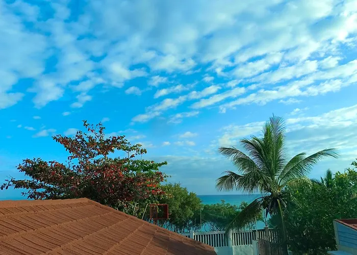 Lodge Cliff Syde 2br Whole Floor, Balcony And Seaviews