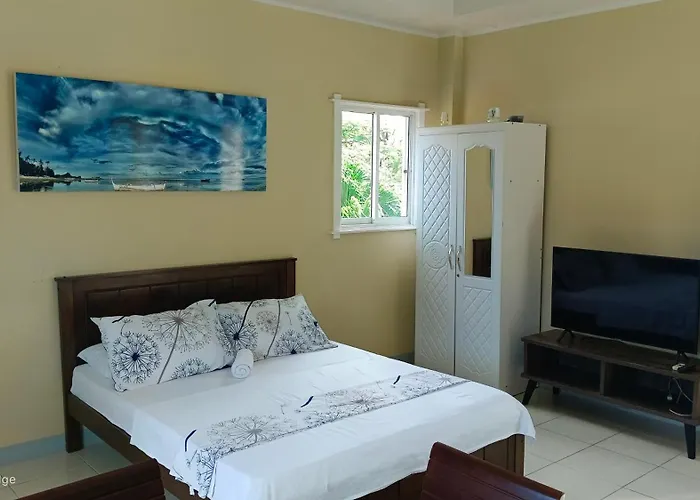 Lodge Cliff Syde 2br Whole Floor, Balcony And Seaviews *